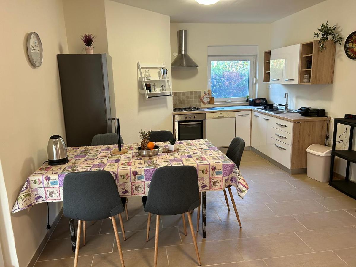 Вилла Dora House With Wifi And Outdoor Swimming Pool Пула Экстерьер фото